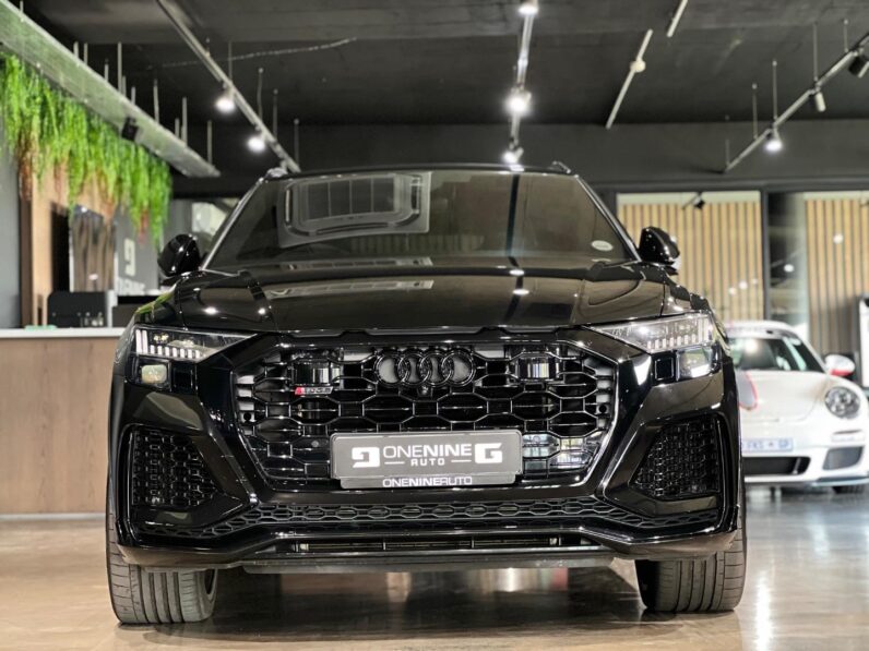 
								2022 Audi RSQ8 Quattro full									