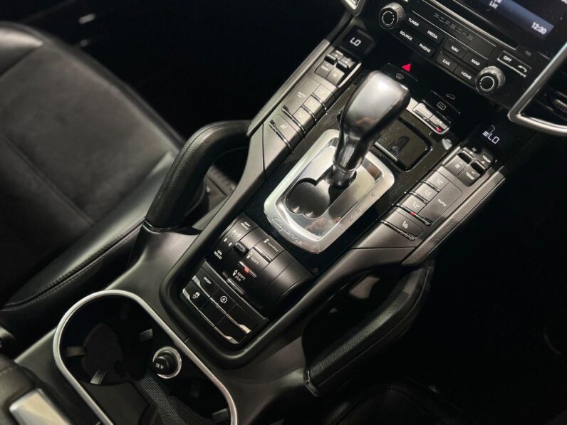 
								2018 Porsche Cayenne Cayenne Platinum Edition full									