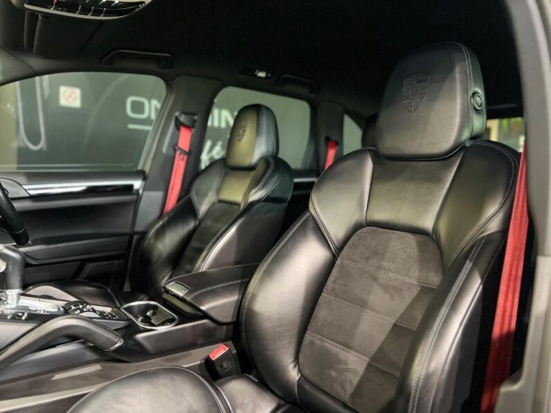 
								2018 Porsche Cayenne Cayenne Platinum Edition full									