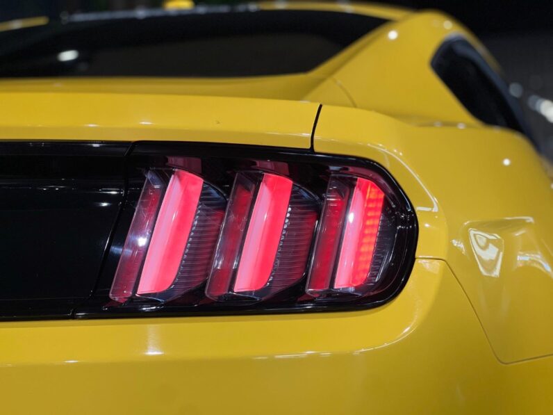 
								2016 Ford Mustang 5.0 GT Fastback full									