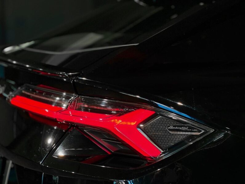 
								2021 Lamborghini Urus Urus full									
