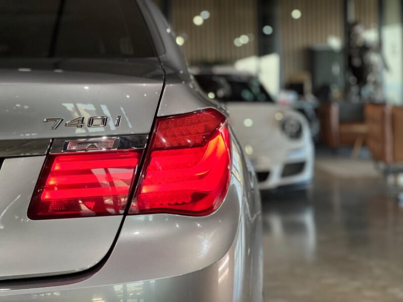 
								2012 BMW 7 Series 740i Innovations full									