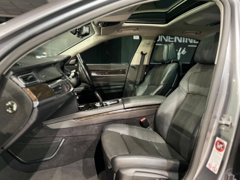 
								2012 BMW 7 Series 740i Innovations full									