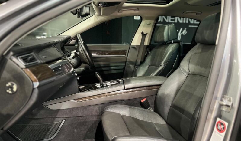 
								2012 BMW 7 Series 740i Innovations full									