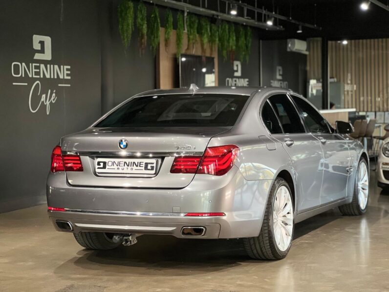 
								2012 BMW 7 Series 740i Innovations full									