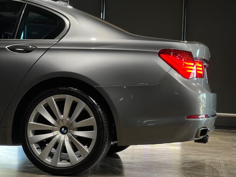 
								2012 BMW 7 Series 740i Innovations full									