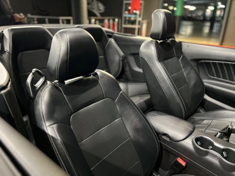 
								2019 Ford Mustang 2.3T Convertible full									