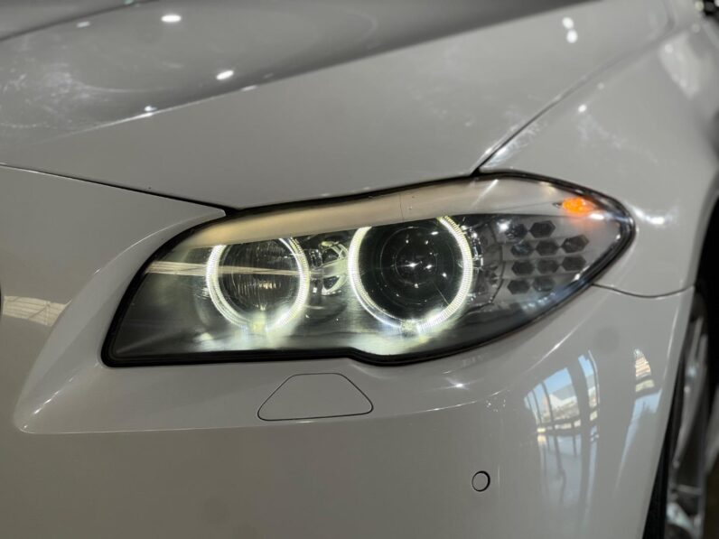 
								2012 BMW 5 Series 520d M Sport full									