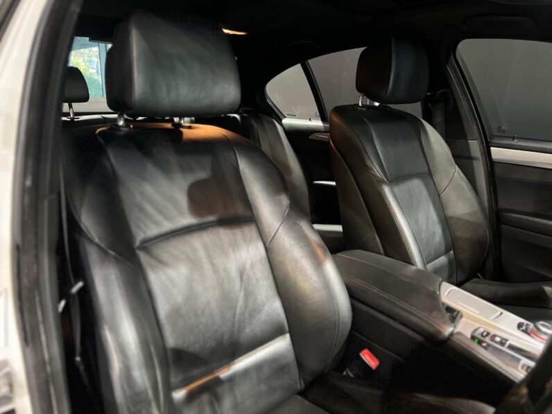 
								2012 BMW 5 Series 520d M Sport full									
