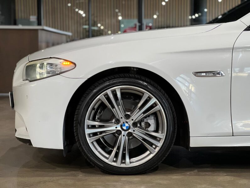 
								2012 BMW 5 Series 520d M Sport full									