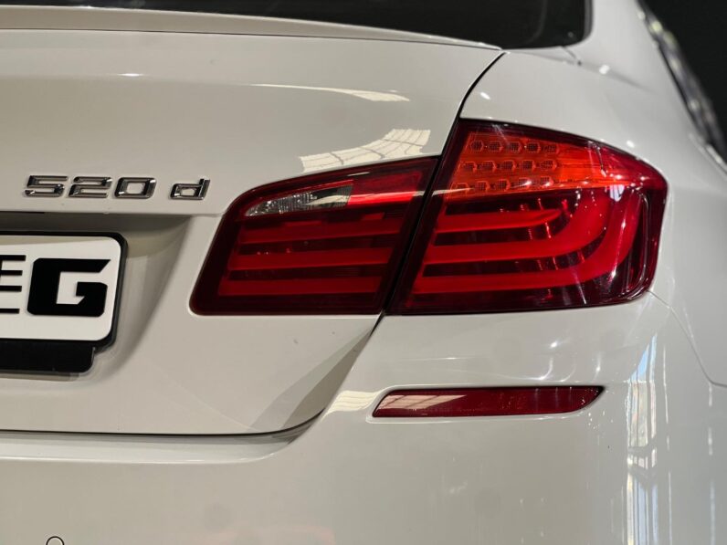
								2012 BMW 5 Series 520d M Sport full									