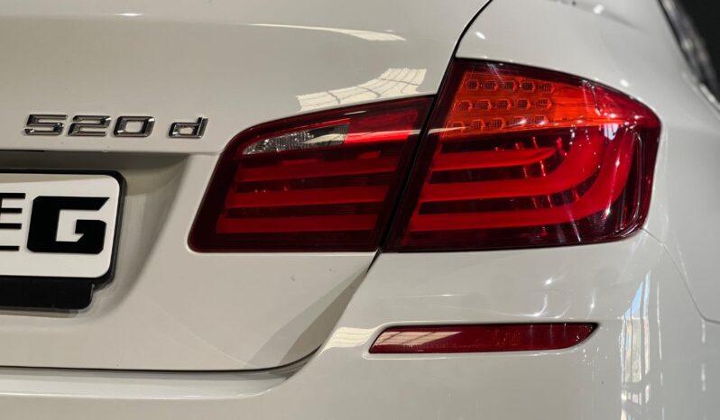 
								2012 BMW 5 Series 520d M Sport full									