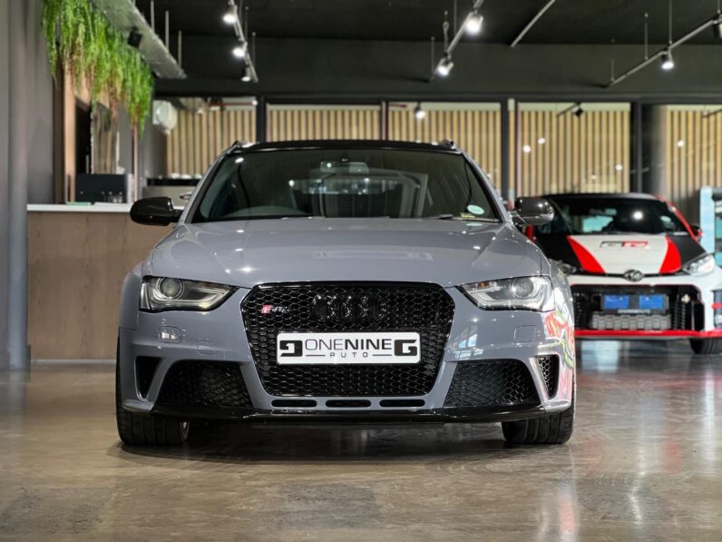 
								2013 Audi RS4 Avant Quattro full									