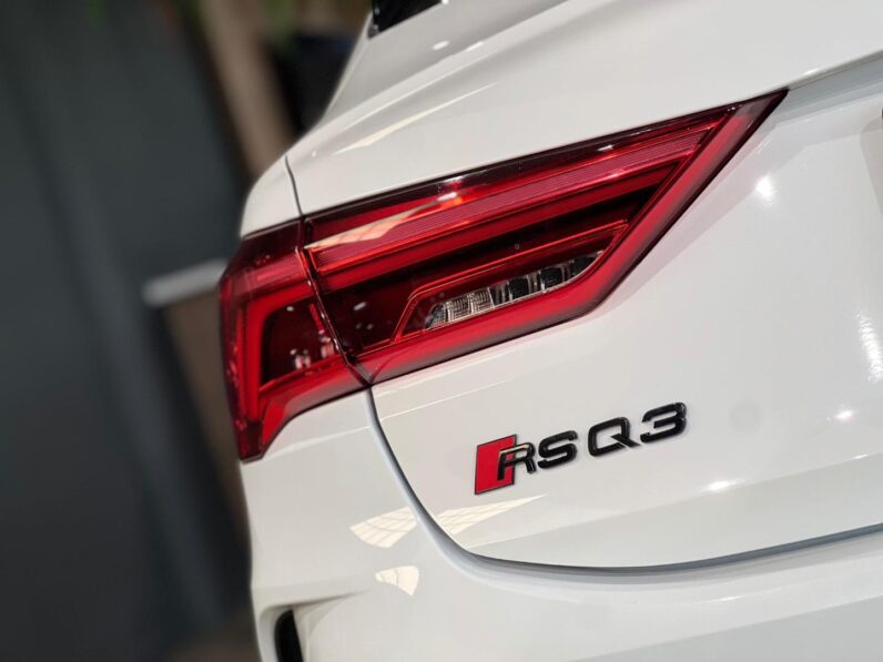 
								2021 Audi RSQ3 Sportback Quattro full									
