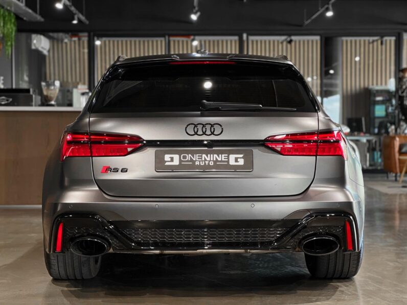 
								2022 Audi RS6 Quattro full									
