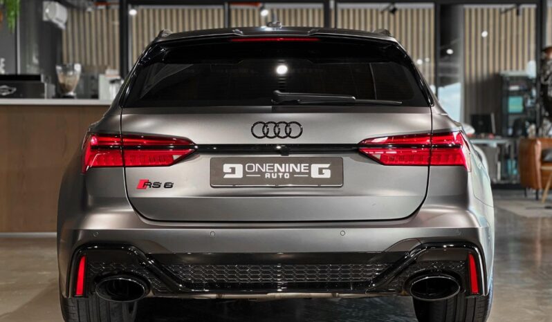 
								2022 Audi RS6 Quattro full									