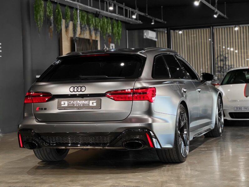 
								2022 Audi RS6 Quattro full									
