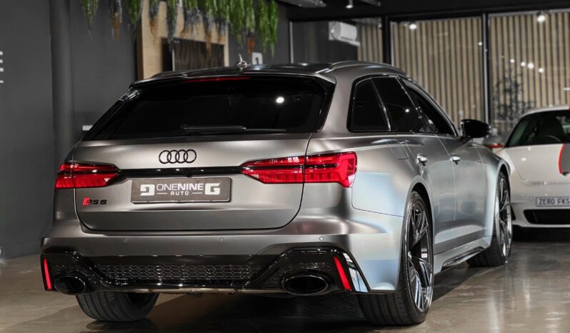 
								2022 Audi RS6 Quattro full									