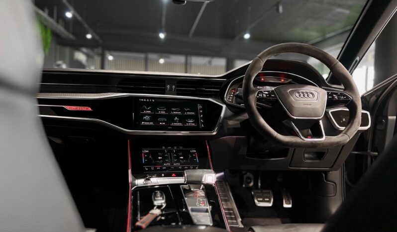 
								2022 Audi RS6 Quattro full									