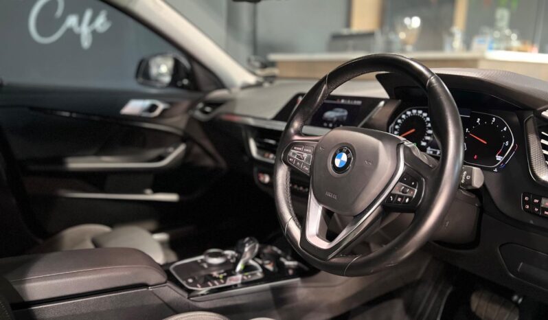 
								2021 BMW 1 Series 118d full									
