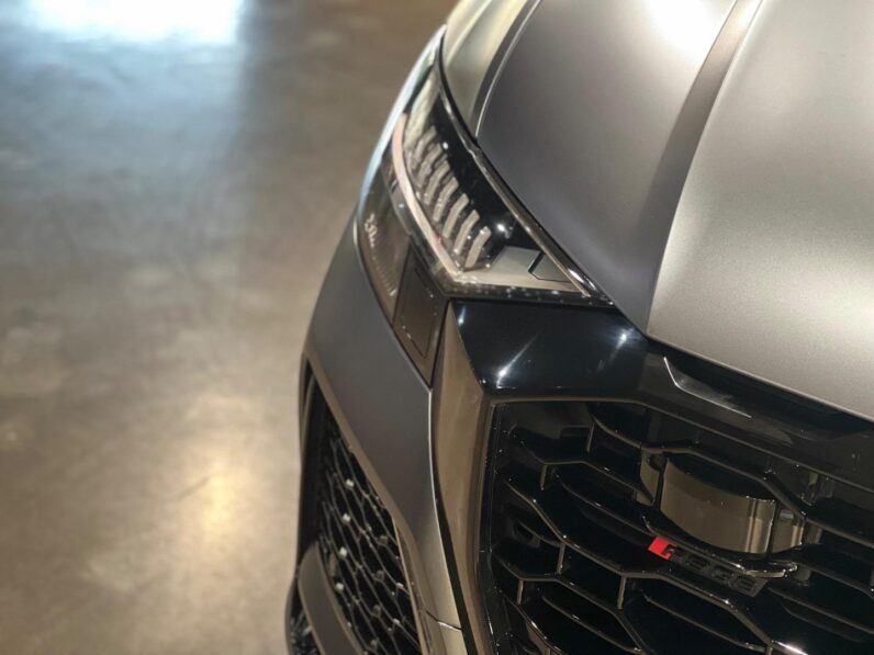 
								2022 Audi RSQ8 Quattro full									