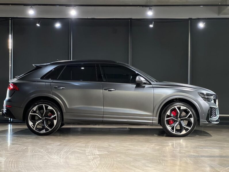 
								2022 Audi RSQ8 Quattro full									