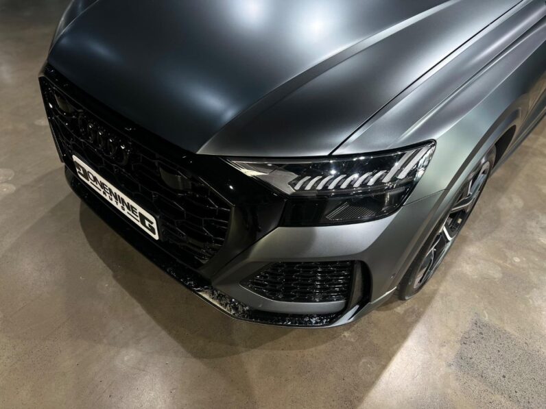 
								2022 Audi RSQ8 Quattro full									