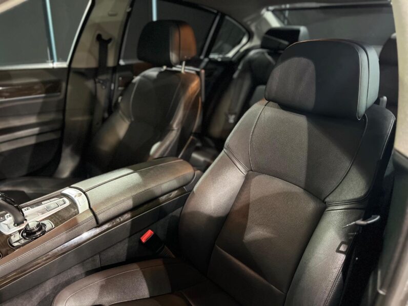 
								2012 BMW 7 Series 740i Innovations full									