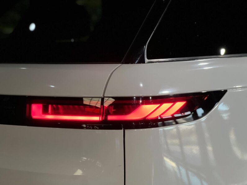 
								2023 Land Rover Range Rover Sport D350 Dynamic SE full									