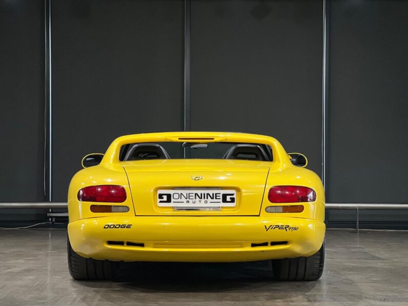 
								1996 Dodge Viper 8.0 full									
