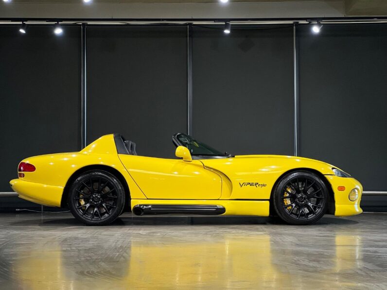 
								1996 Dodge Viper 8.0 full									