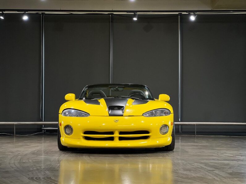 
								1996 Dodge Viper 8.0 full									
