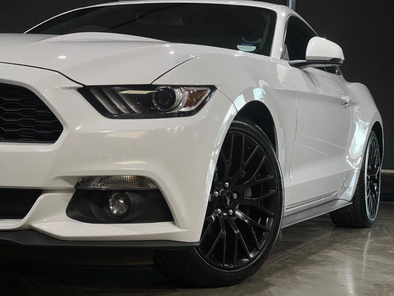 
								2018 Ford Mustang 2.3T Fastback full									