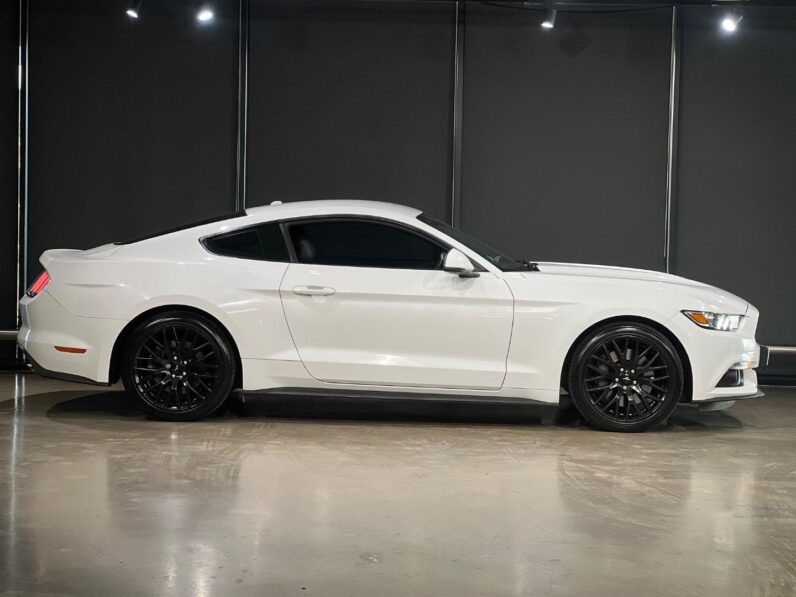 
								2018 Ford Mustang 2.3T Fastback full									