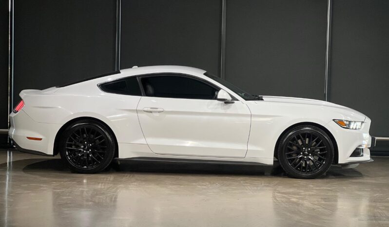 
								2018 Ford Mustang 2.3T Fastback full									