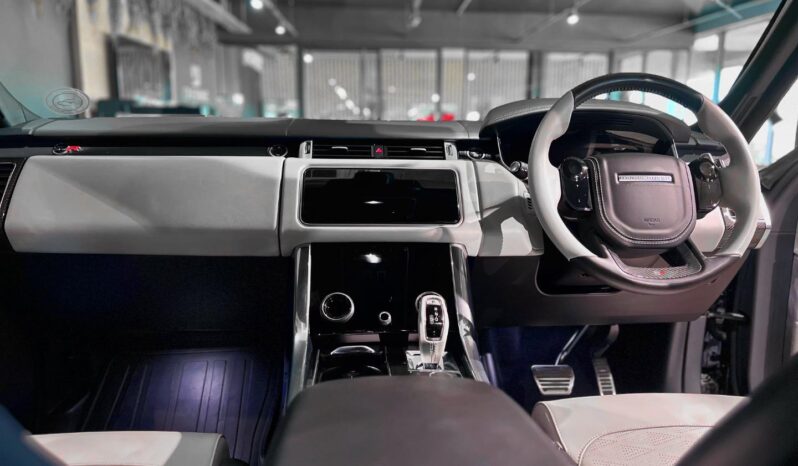 
								2020 Land Rover Range Rover Sport SVR Carbon Edition full									