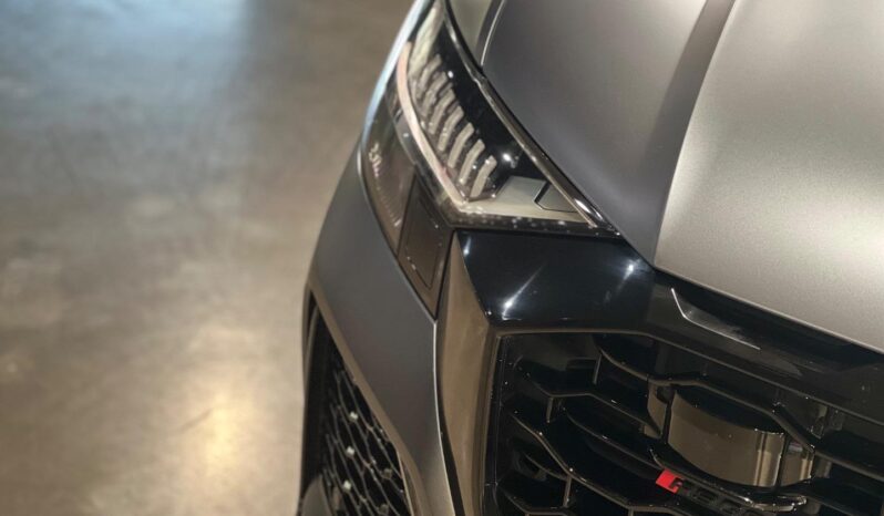 
								2022 Audi RSQ8 Quattro full									