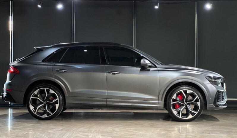 
								2022 Audi RSQ8 Quattro full									