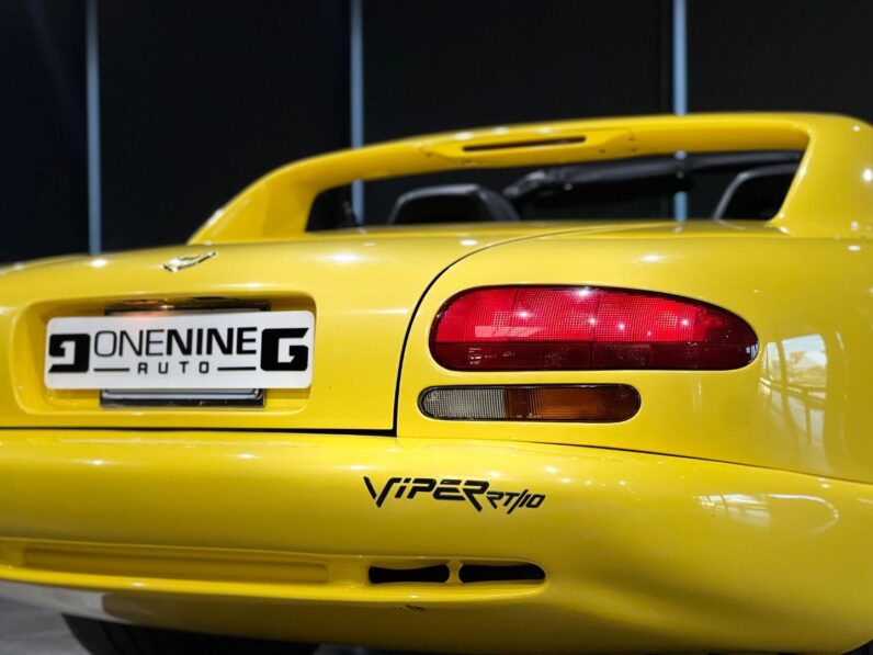 
								1996 Dodge Viper 8.0 full									