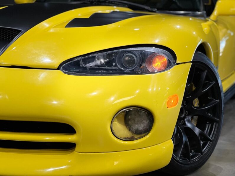
								1996 Dodge Viper 8.0 full									