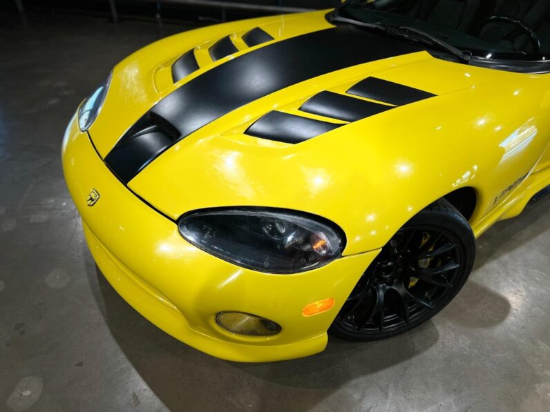 
								1996 Dodge Viper 8.0 full									