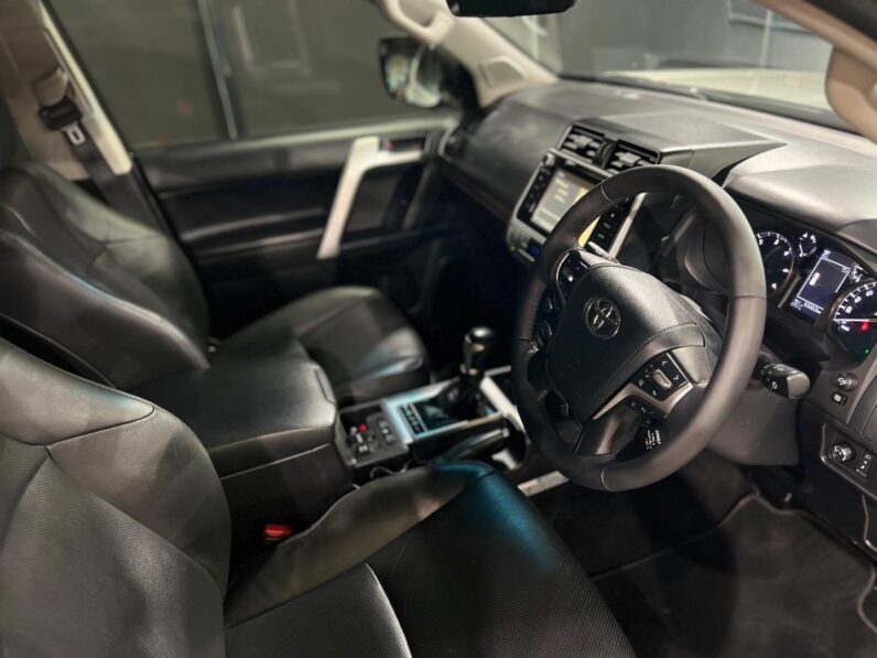 
								2017 Toyota Land Cruiser Prado 3.0DT VX-L full									