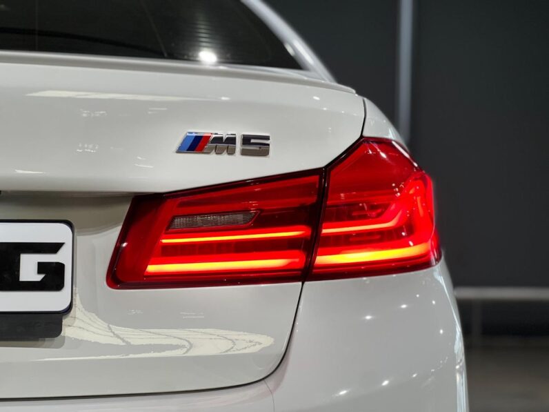 
								2018 BMW M5 Standard Edition full									
