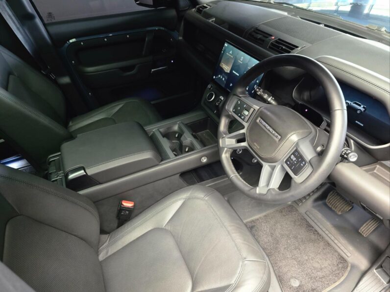 
								2026 Land Rover Defender 110 D350 X-Dynamic HSE full									