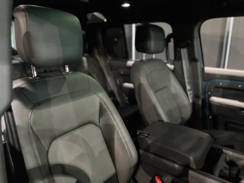 
								2026 Land Rover Defender 110 D350 X-Dynamic HSE full									