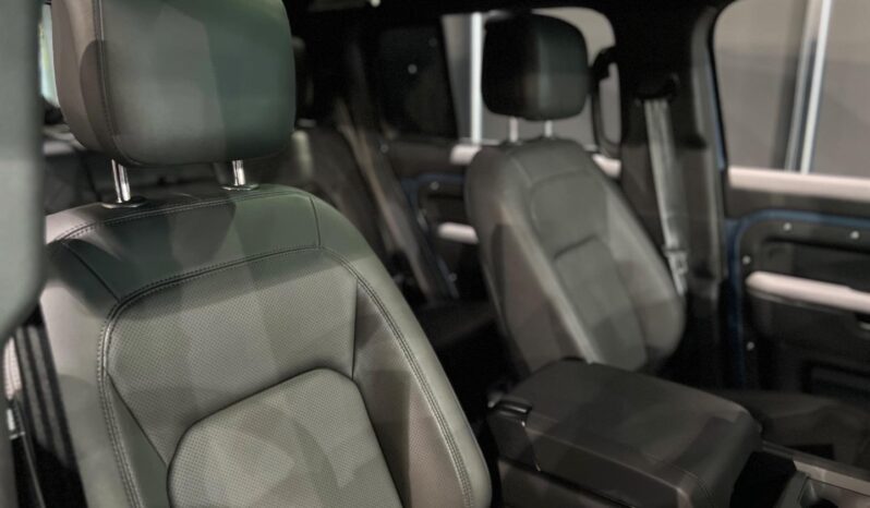 
								2026 Land Rover Defender 110 D350 X-Dynamic HSE full									