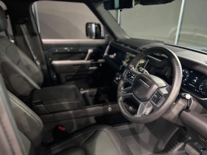 
								2026 Land Rover Defender 110 D350 X-Dynamic HSE full									