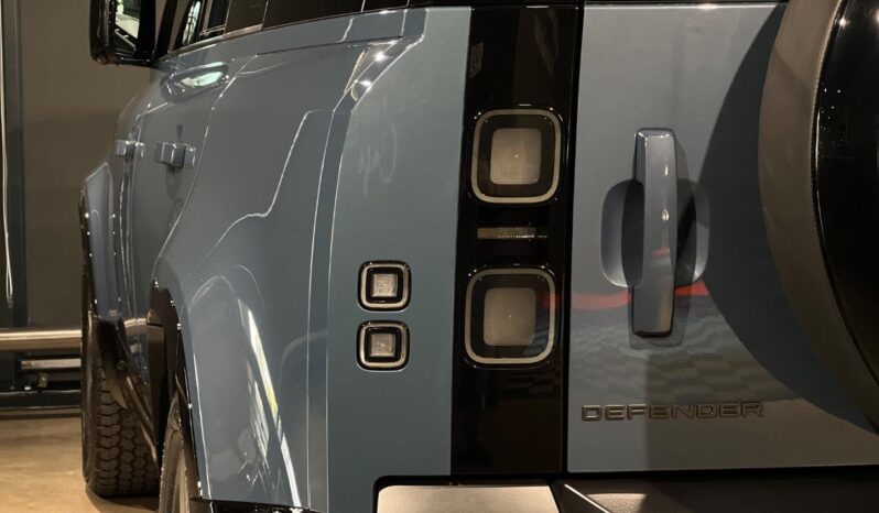 
								2026 Land Rover Defender 110 D350 X-Dynamic HSE full									