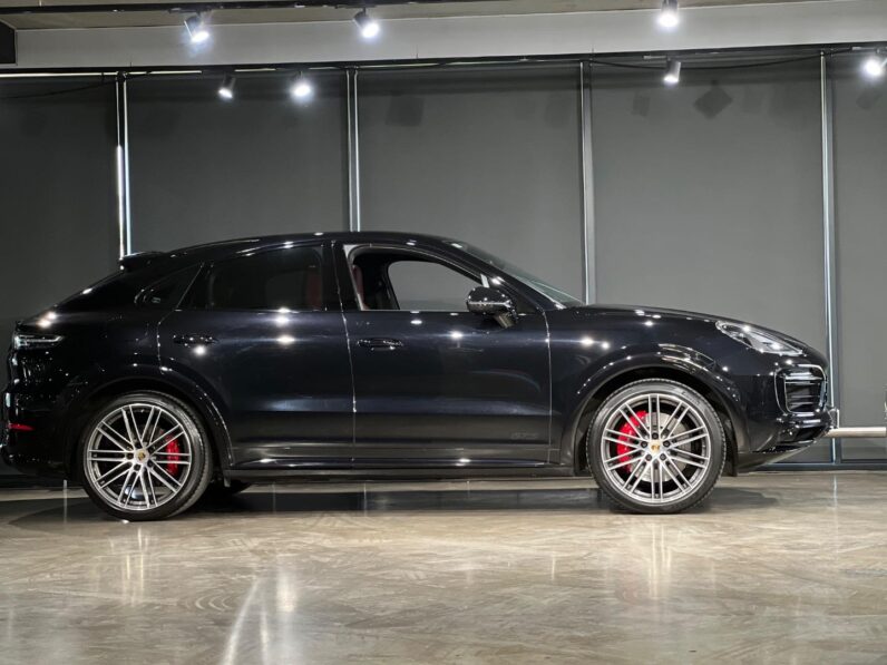 
								2022 Porsche Cayenne GTS Coupe full									