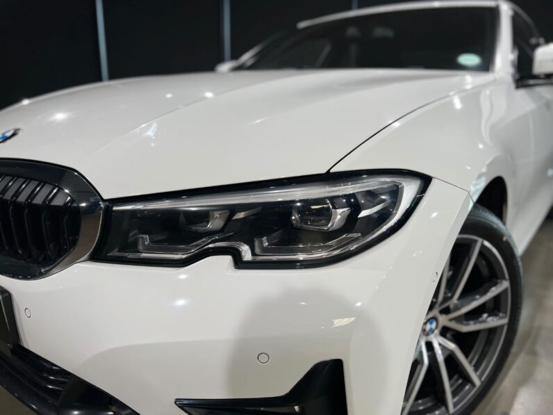 
								2021 BMW 3 Series 318i Sport Line Launch Edition full									